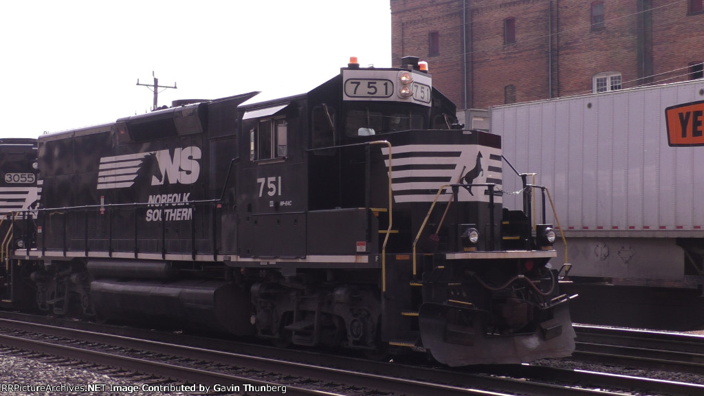 NS 751 Shoves its train back at Rochester